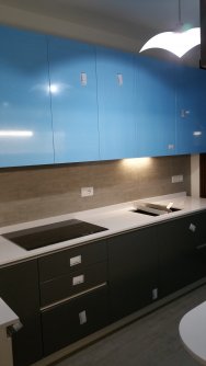 Montaggio dei mobili nuovi