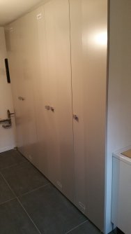 Montaggio dei mobili nuovi