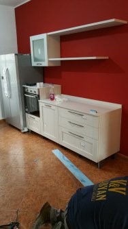 Montaggio dei mobili nuovi