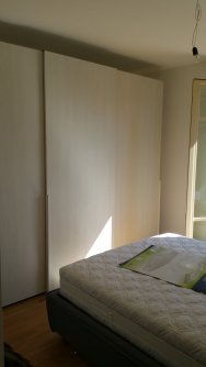 Montaggio dei mobili nuovi