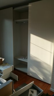 Montaggio dei mobili nuovi