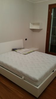 Montaggio dei mobili nuovi