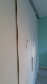 Montaggio dei mobili nuovi