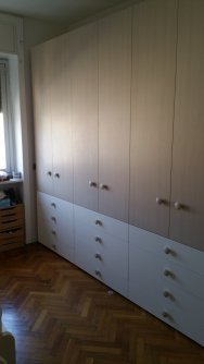 Montaggio dei mobili nuovi