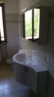 Montaggio dei mobili nuovi