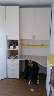 Montaggio dei mobili nuovi