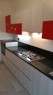 Montaggio dei mobili nuovi